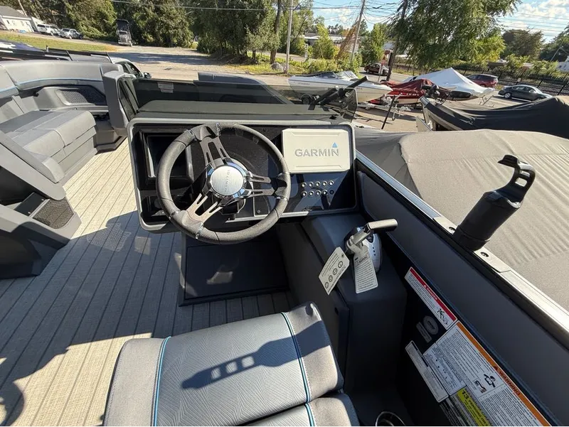 Slide: The Image of Manitou Explore 24 Max Navigator 2025 - 15