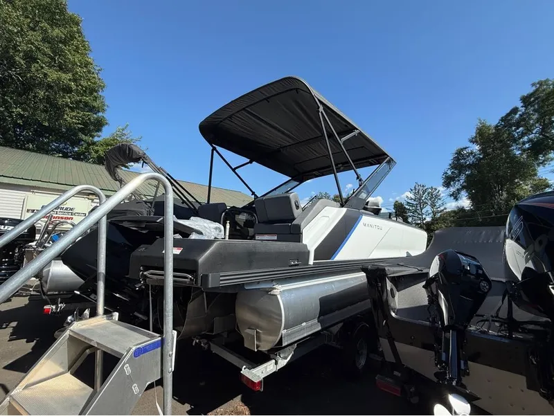 Slide: The Image of Manitou Explore 24 Max Navigator 2025 - 16