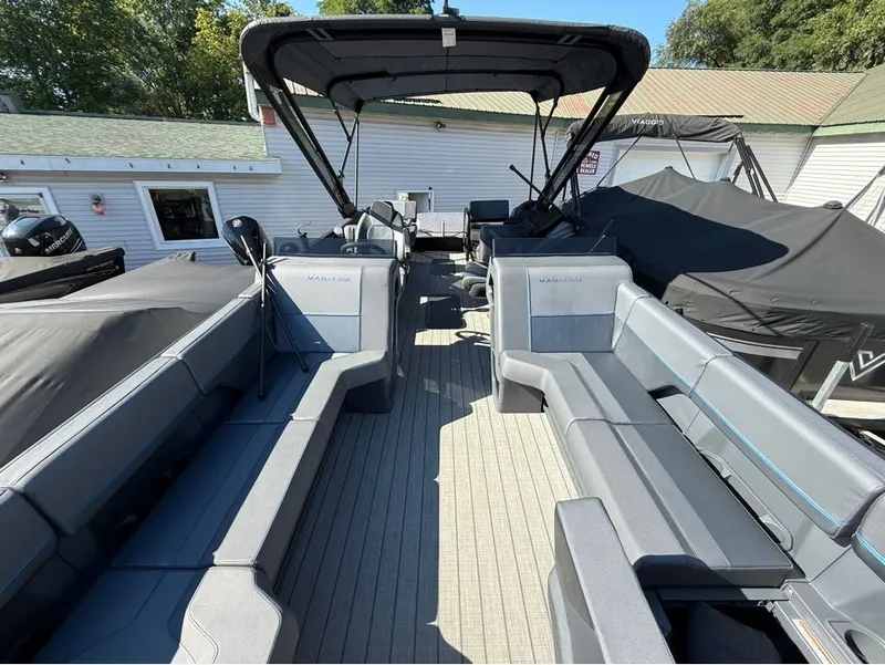 Slide: The Image of Manitou Explore 24 Max Navigator 2025 - 17