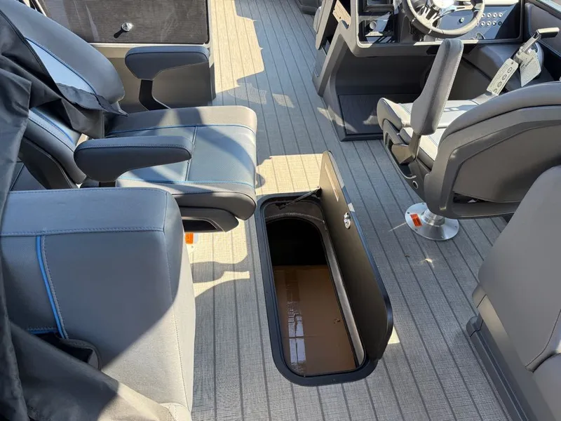 Slide: The Image of Manitou Explore 24 Max Navigator 2025 - 18