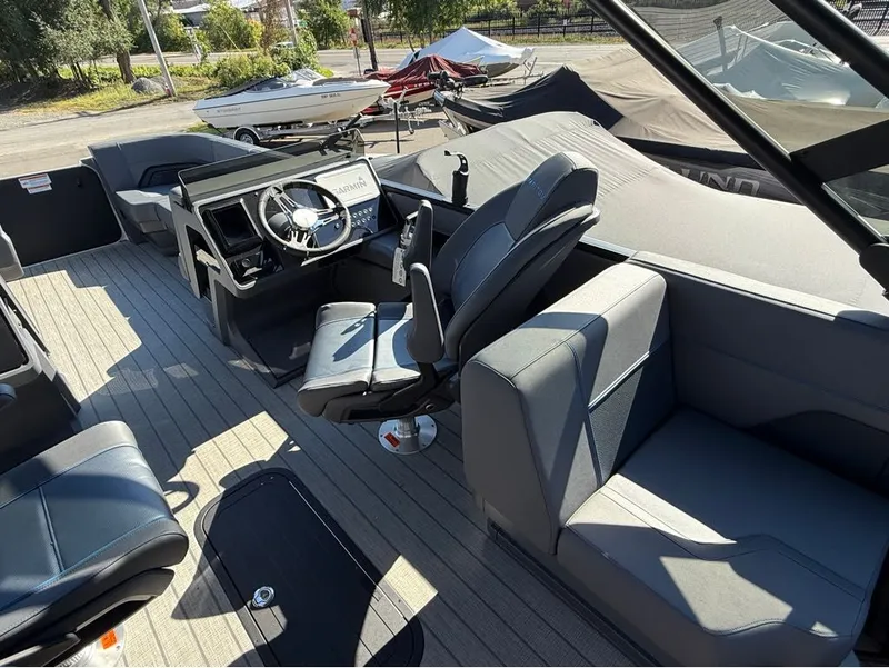 Slide: The Image of Manitou Explore 24 Max Navigator 2025 - 20