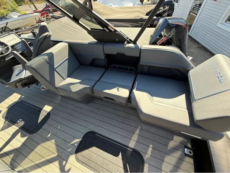 Slide: The Image of Manitou Explore 24 Max Navigator 2025 - 4