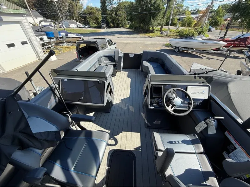 Slide: The Image of Manitou Explore 24 Max Navigator 2025 - 5