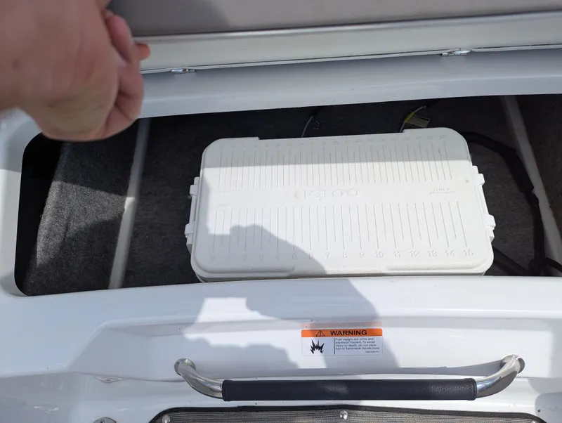 Slide: The Image of Four Winns H1 OB 2023 - 12