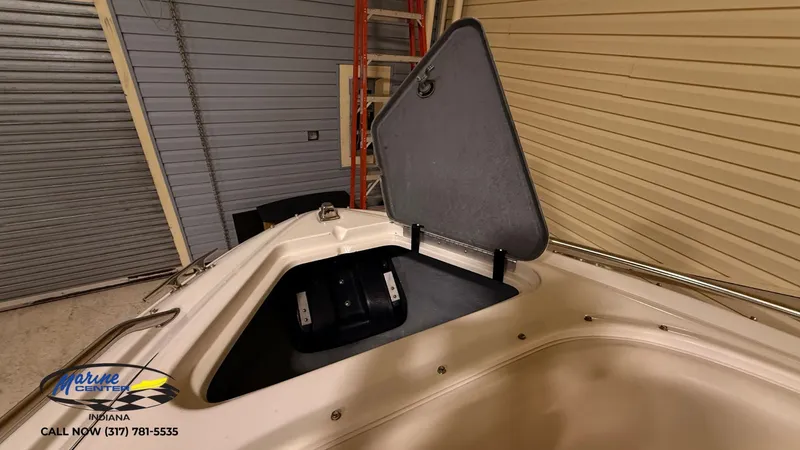 Slide: The Image of Sea Ray 230 Bow Rider 1996 - 11