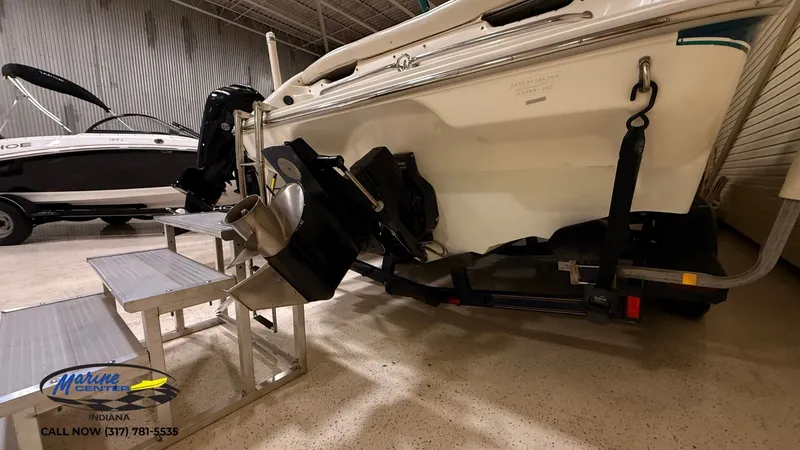 Slide: The Image of Sea Ray 230 Bow Rider 1996 - 6