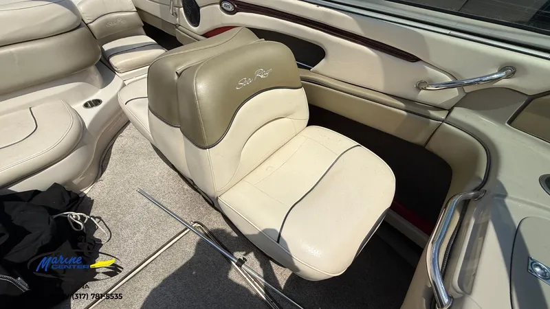 Slide: The Image of Sea Ray 220 Bow Rider 2005 - 7