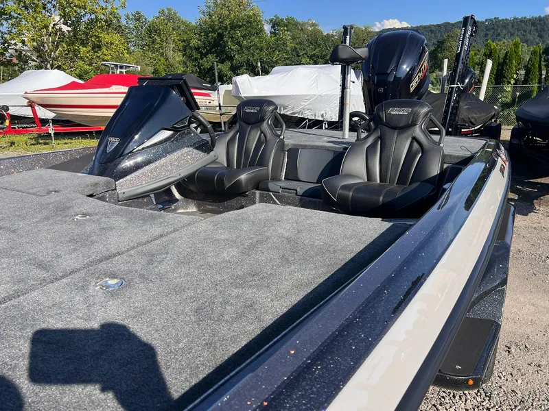 Slide: The Image of Skeeter FXR21 LE 2025 - 12