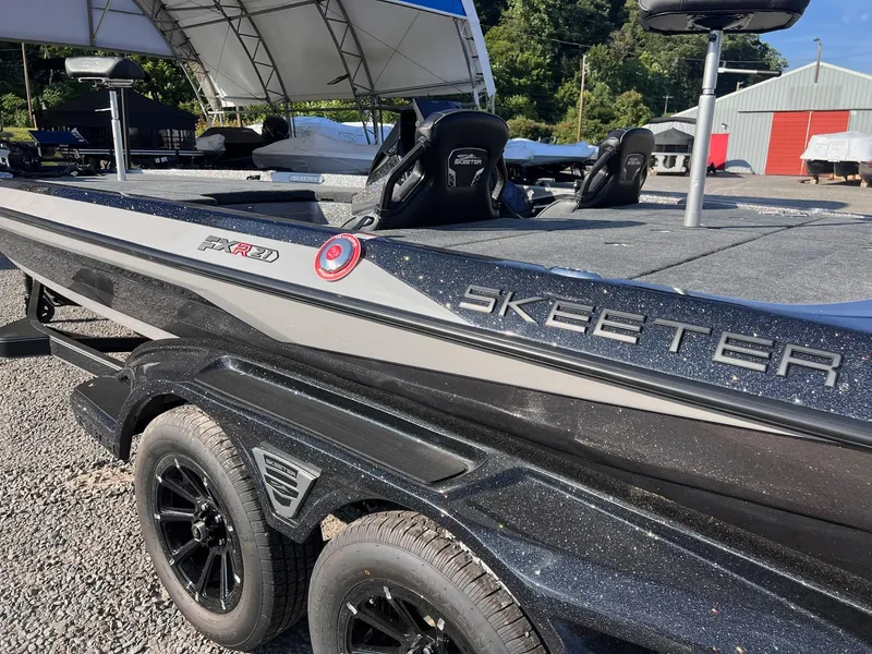 Slide: The Image of Skeeter FXR21 LE 2025 - 13