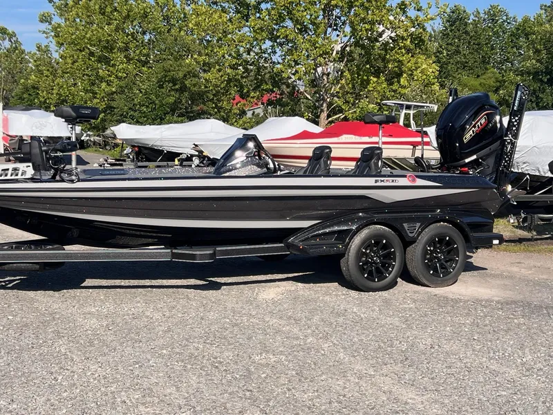 Slide: The Image of Skeeter FXR21 LE 2025 - 15