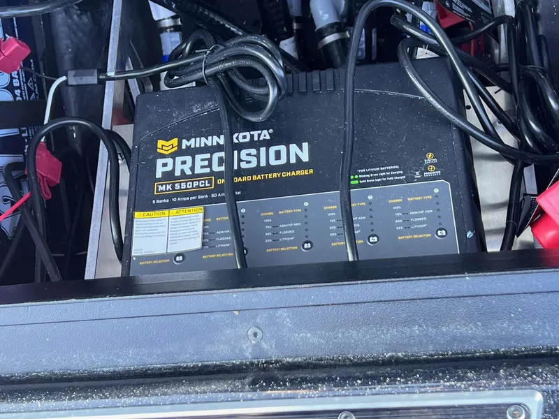 Slide: The Image of Skeeter FXR21 LE 2025 - 17