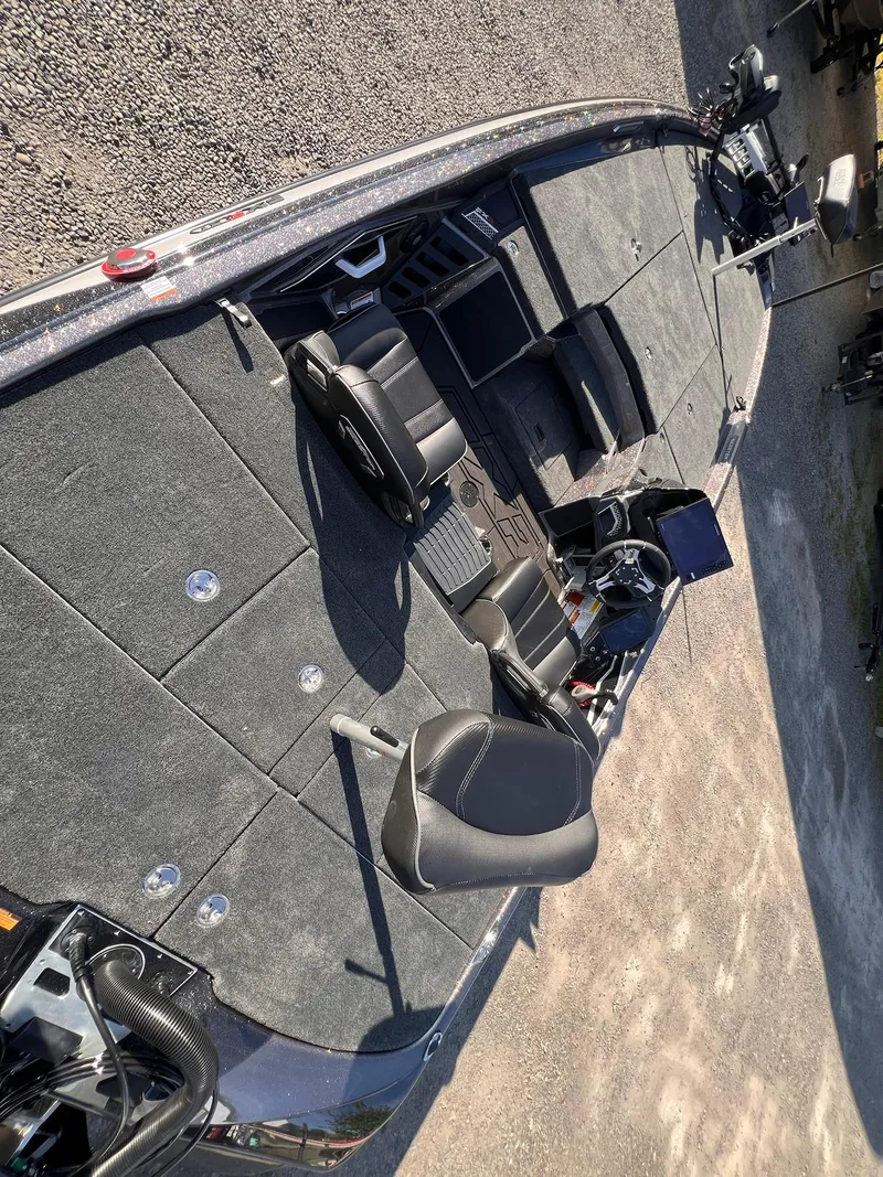 Slide: The Image of Skeeter FXR21 LE 2025 - 19