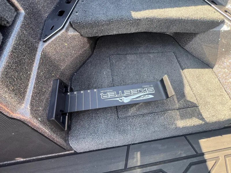 Slide: The Image of Skeeter FXR21 LE 2025 - 24