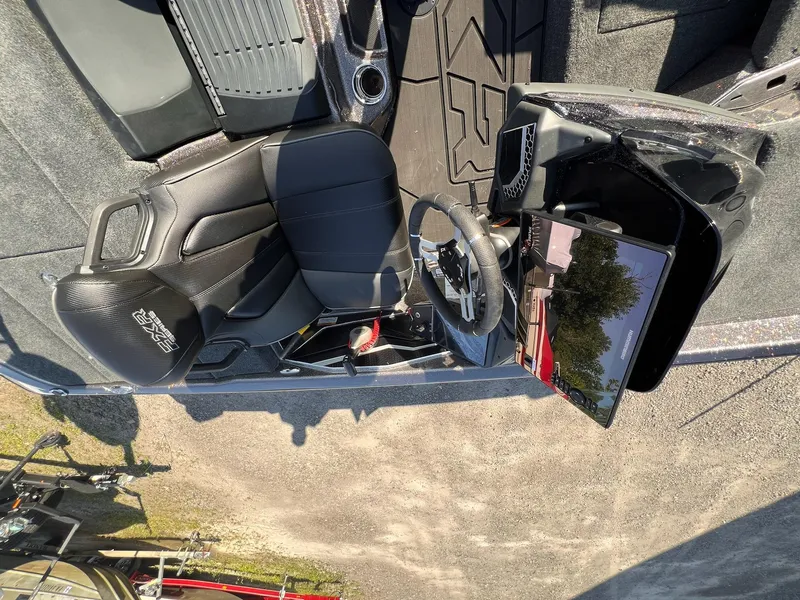 Slide: The Image of Skeeter FXR21 LE 2025 - 28