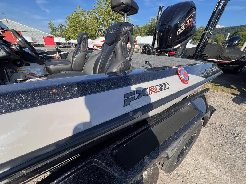 Slide: The Image of Skeeter FXR21 LE 2025 - 29