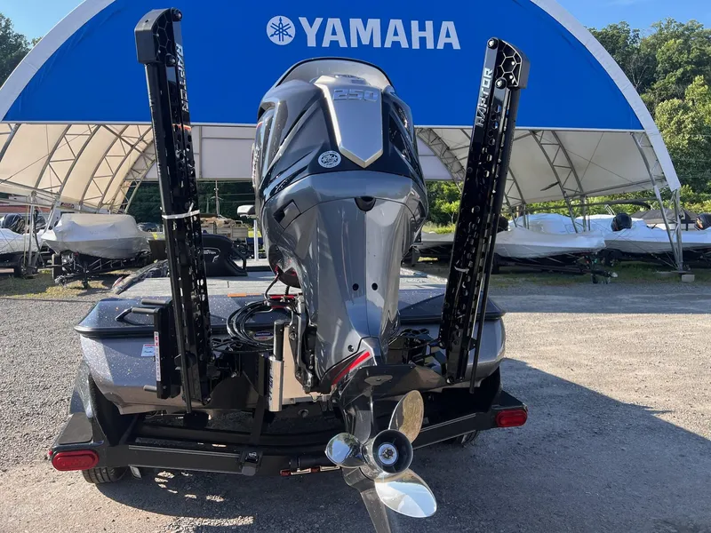 Slide: The Image of Skeeter FXR21 LE 2025 - 31