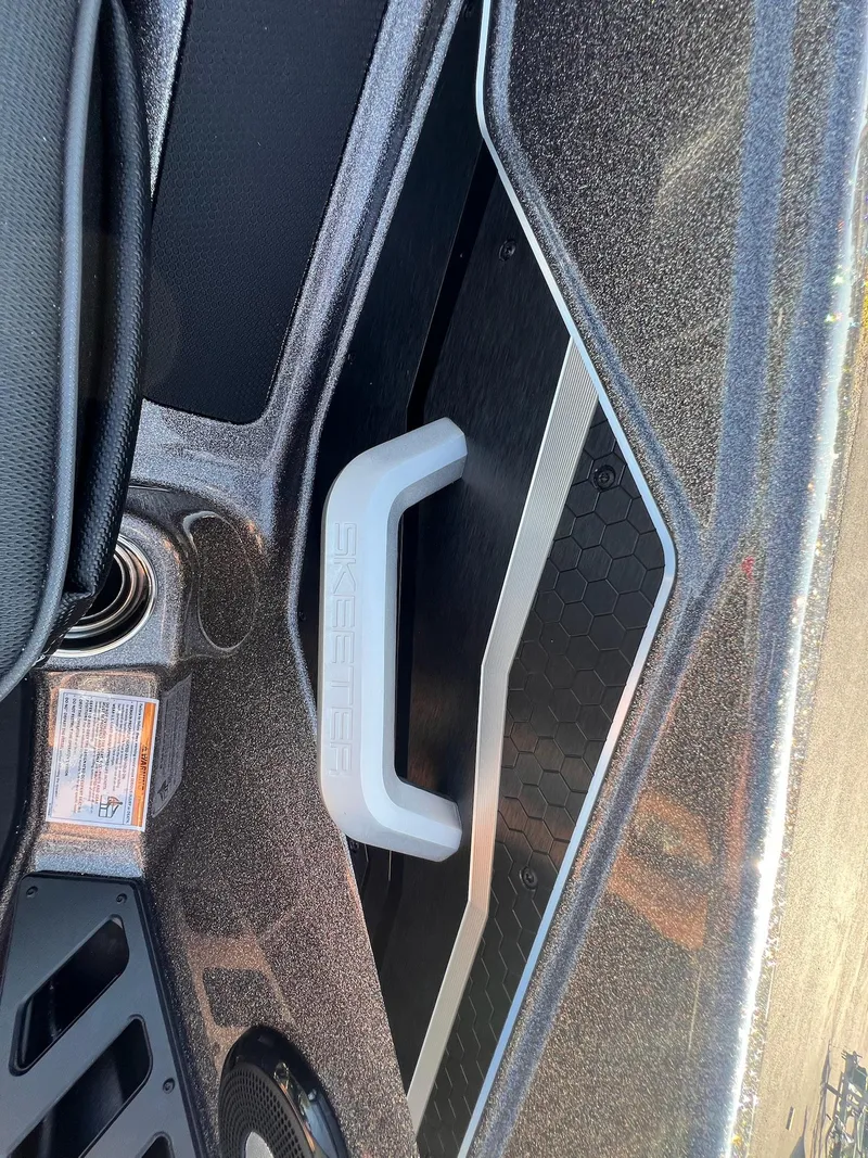 Slide: The Image of Skeeter FXR21 LE 2025 - 48