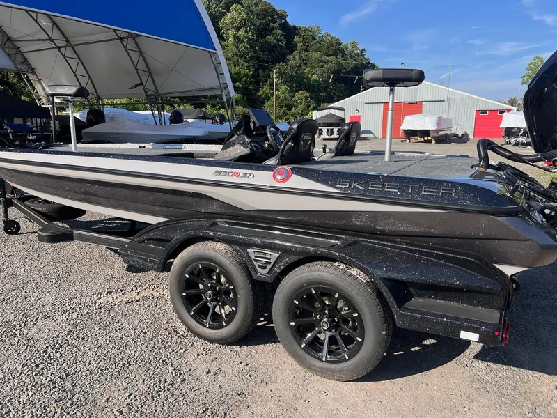 Slide: The Image of Skeeter FXR21 LE 2025 - 49