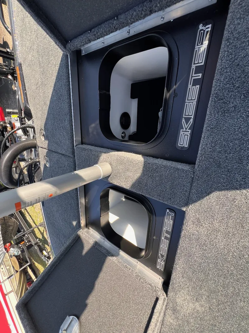 Slide: The Image of Skeeter FXR21 LE 2025 - 5