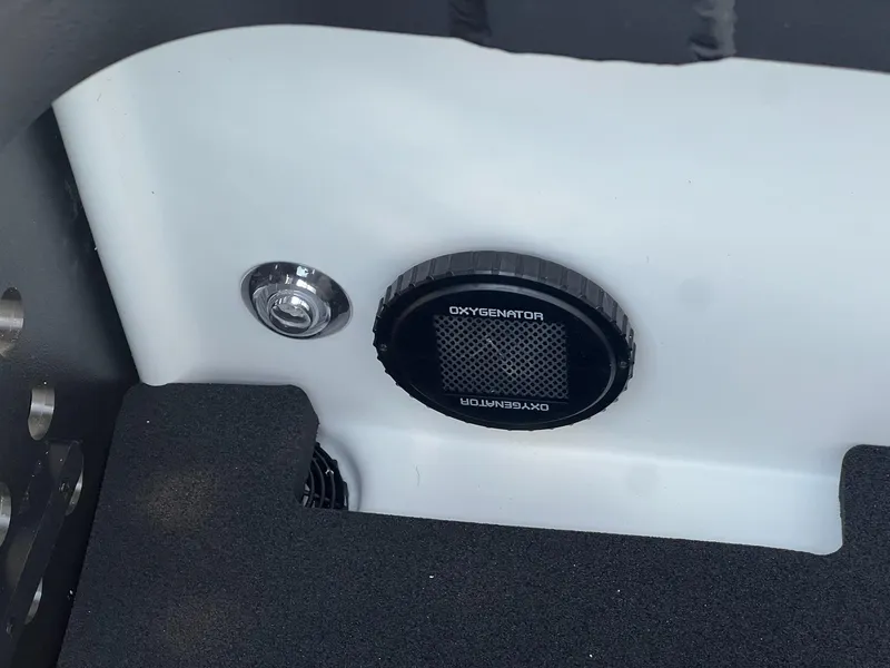 Slide: The Image of Skeeter FXR21 LE 2025 - 7