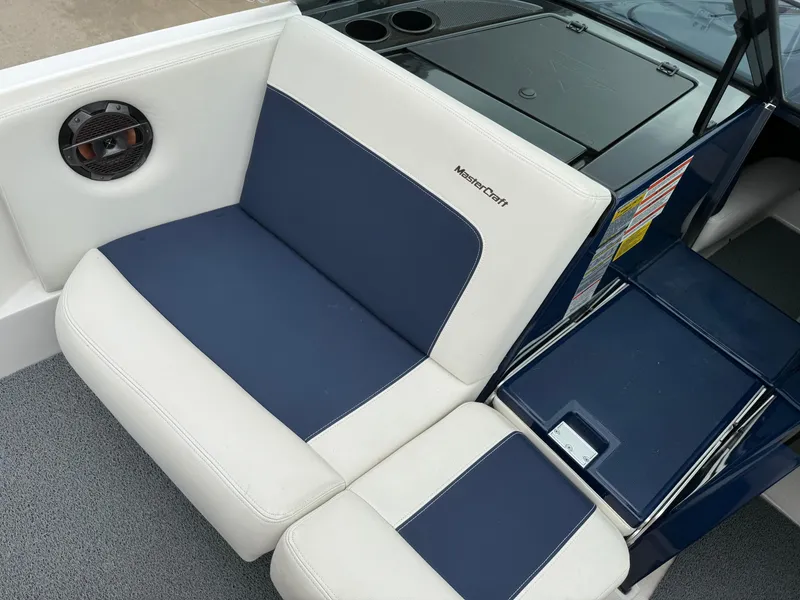 Slide: The Image of MasterCraft ProStar 2019 - 11