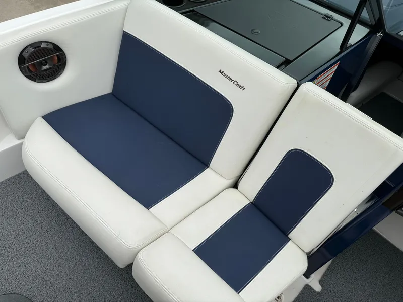 Slide: The Image of MasterCraft ProStar 2019 - 12