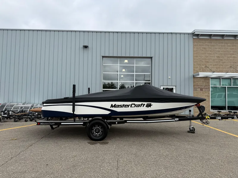 Slide: The Image of MasterCraft ProStar 2019 - 16