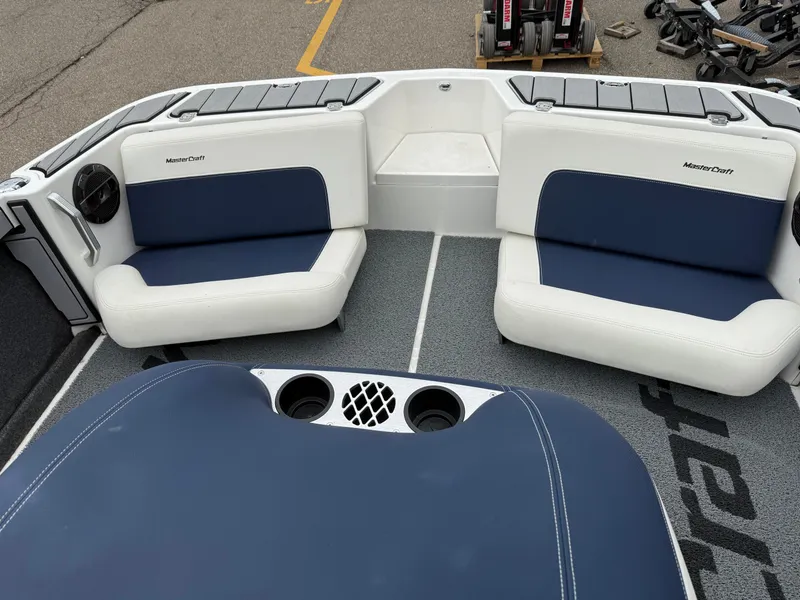 Slide: The Image of MasterCraft ProStar 2019 - 7