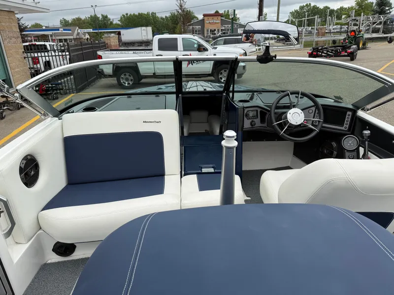 Slide: The Image of MasterCraft ProStar 2019 - 8