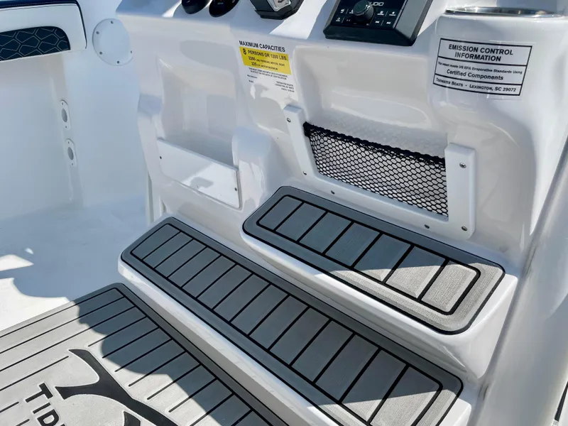 Slide: The Image of Tidewater 210 LXF 2026 - 15