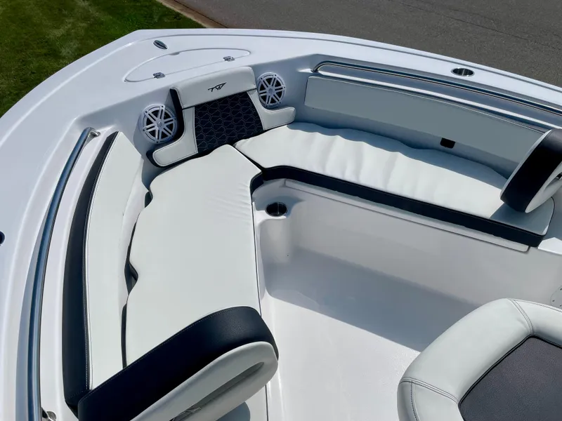 Slide: The Image of Tidewater 210 LXF 2026 - 7