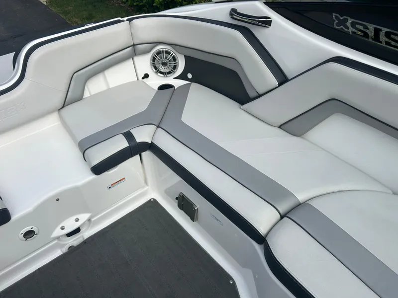 Slide: The Image of Yamaha 212X 2016 - 10