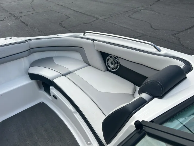 Slide: The Image of Yamaha 212X 2016 - 6