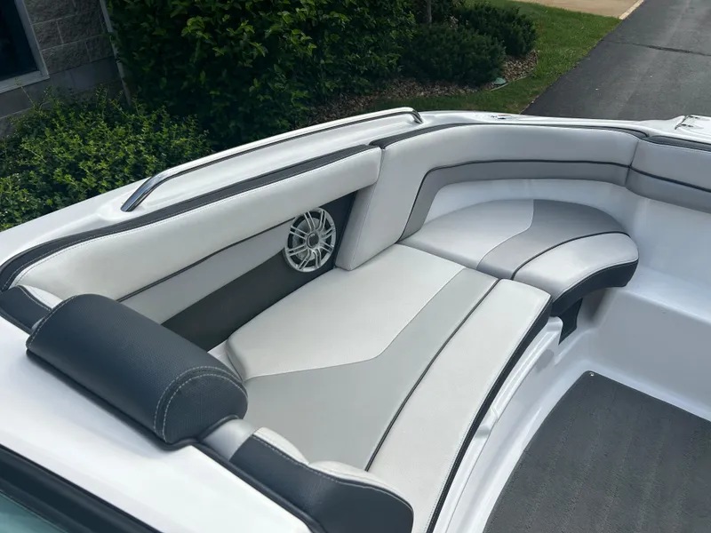 Slide: The Image of Yamaha 212X 2016 - 7