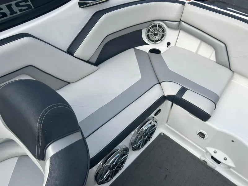 Slide: The Image of Yamaha 212X 2016 - 9