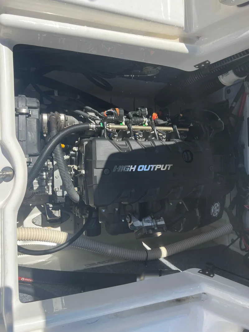 Slide: The Image of 2016 Yamaha AR190 boat engine compartment with high output engine. - 10