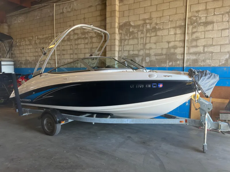 Slide: The Image of 2016 Yamaha Boats AR190 on trailer in a garage setting. - 4