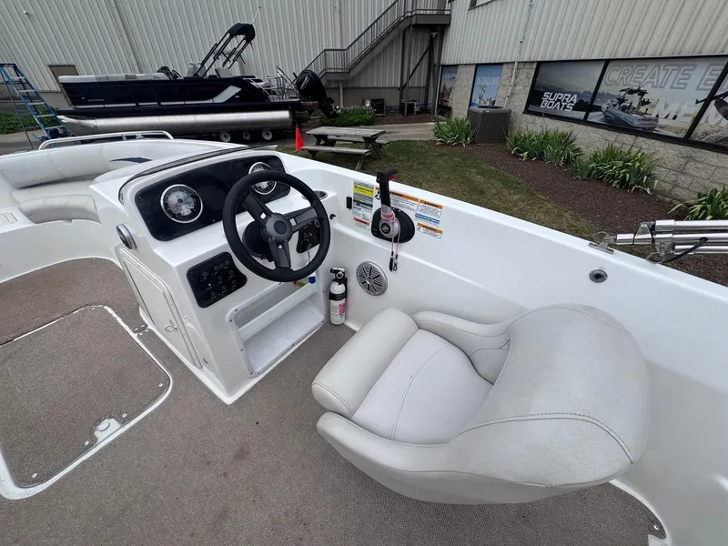 Slide: The Image of Hurricane 188SS 2017 - 8