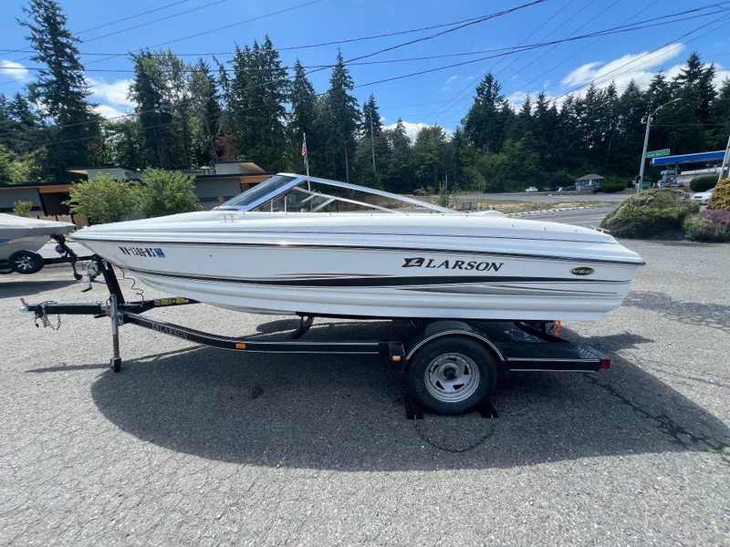 Larson Boats Senza186 W/11 2005 - Marine Source