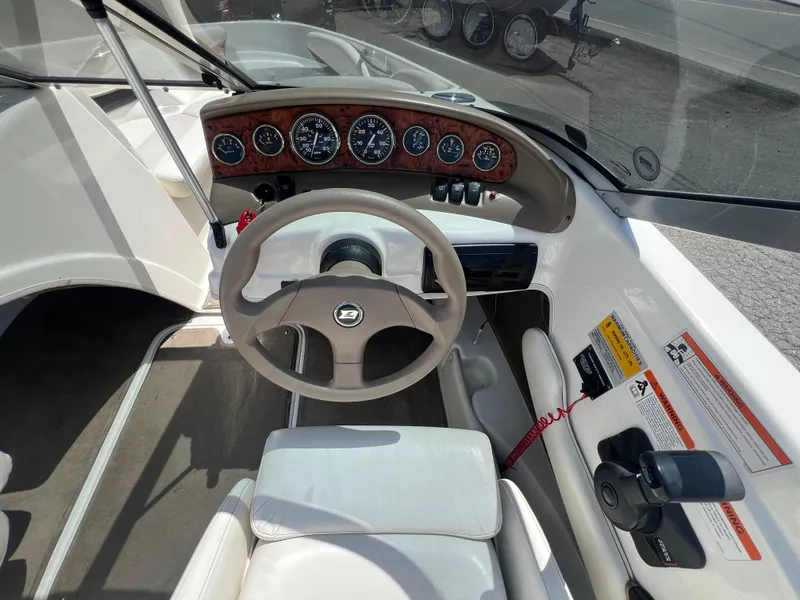 Larson Boats Senza186 W/11 2005 - Marine Source