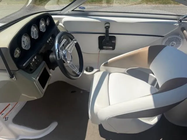 Slide: The Image of Four Winns 204 Funship 2007 - 10