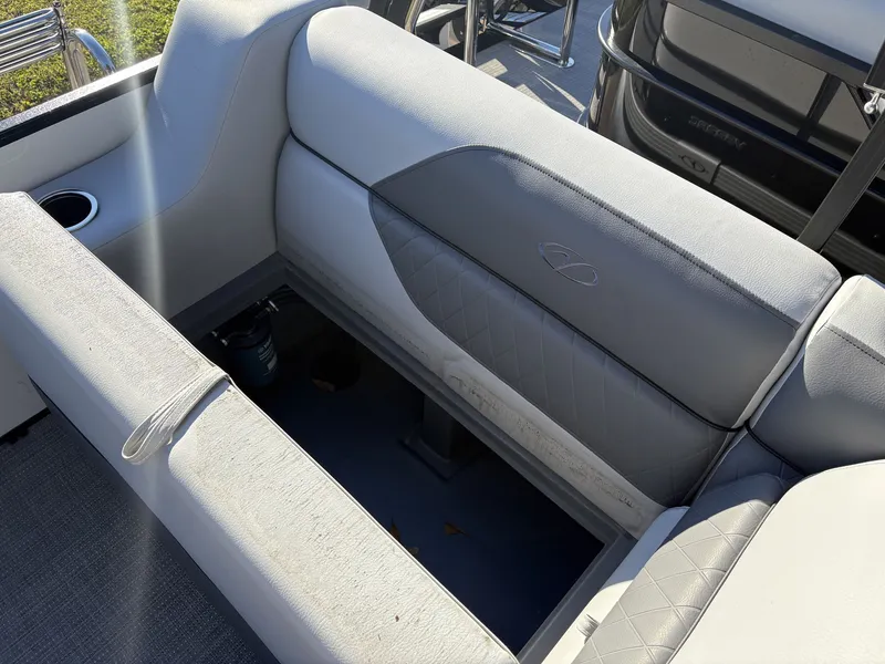 Slide: The Image of Veranda Vista Series VS22RC 2025 - 15