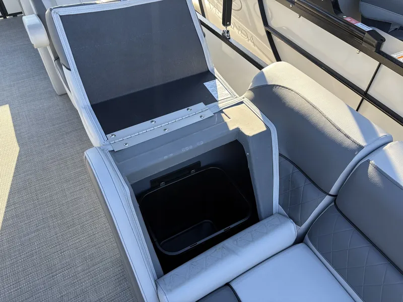 Slide: The Image of Veranda Vista Series VS22RC 2025 - 9