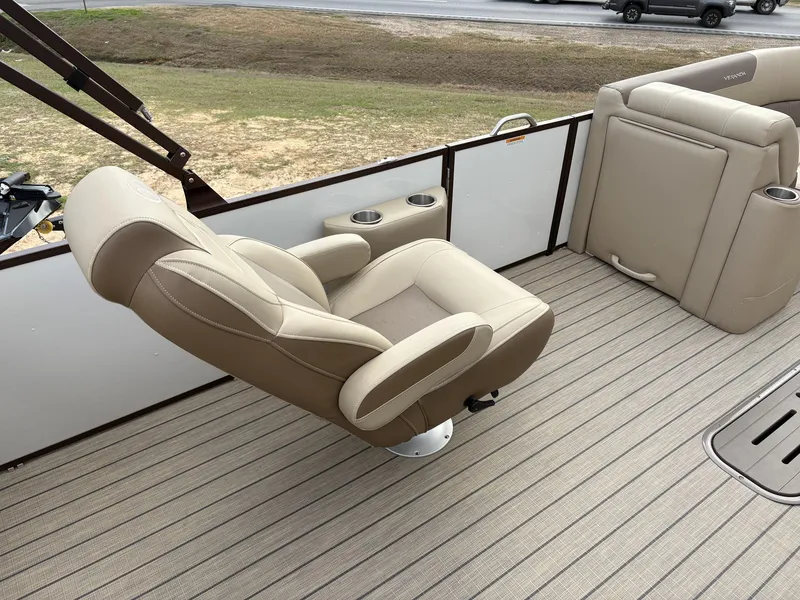 Slide: The Image of Veranda Relax Series VR22VLC 2025 - 9