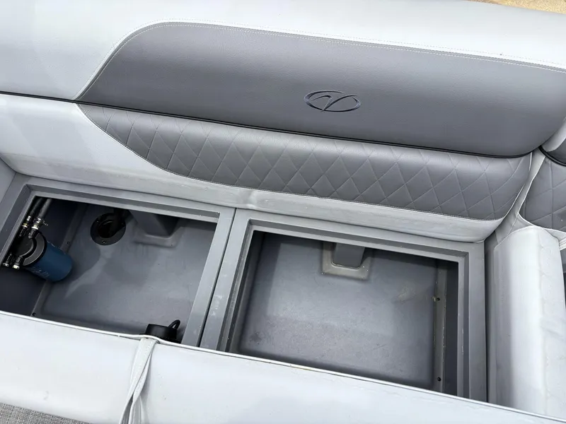 Slide: The Image of Veranda Vista View Series VV22 150HP TRITOON 2025 - 11