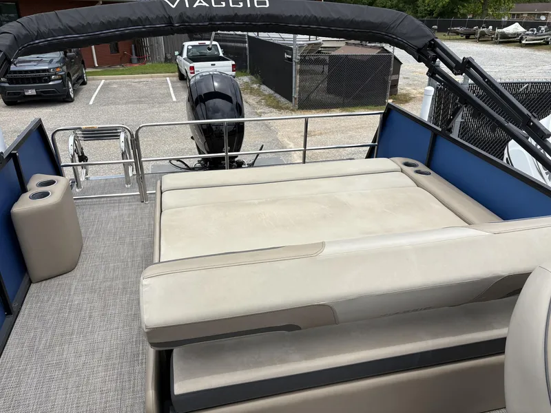 Slide: The Image of Viaggio Lago V L22S 2022 - 12