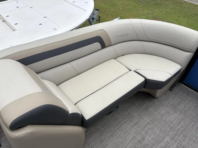 Slide: The Image of Viaggio Lago V L22S 2022 - 7