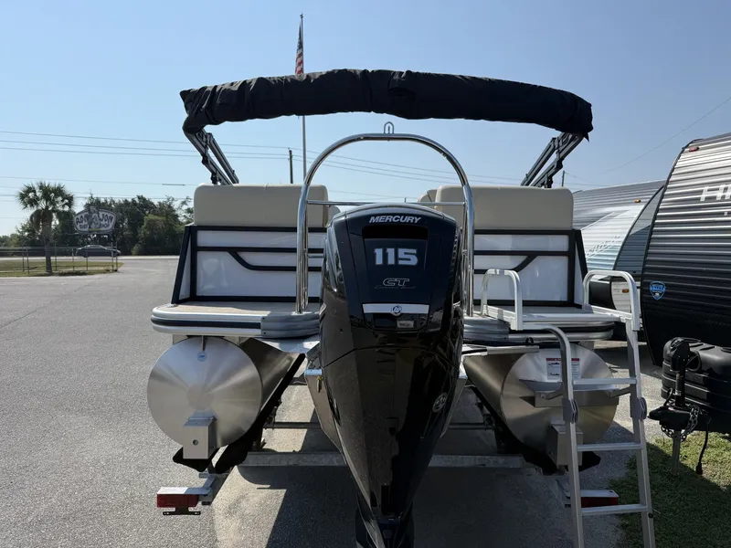 Slide: The Image of Lowe SS 210 2025 - 3