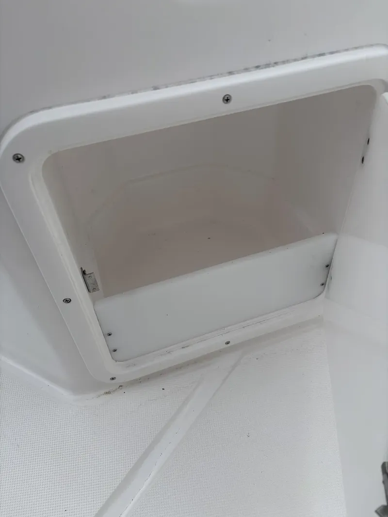 Slide: The Image of Glasstream 240ccx 2024 - 17