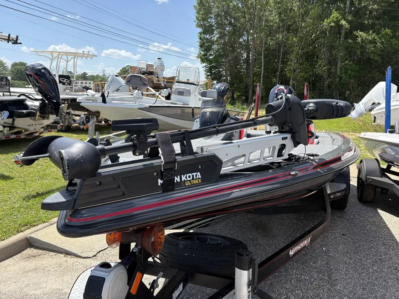 Slide: The Image of Phoenix Bass Boat 920 Elite 2023 - 3